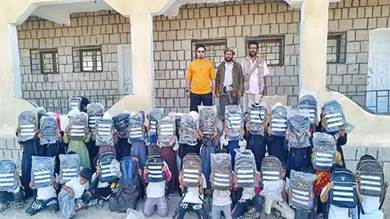 فريق إشراقة أمل بلودر يوزع 40 حقيبة مدرسية